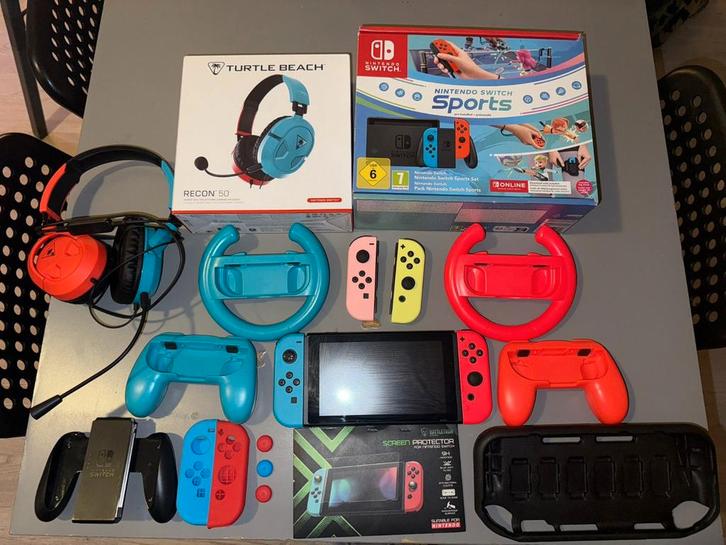 Nintendo Switch met extra joycons, 4 spellen en accessoires, Spelcomputers en Games, Games | Nintendo Switch, Zo goed als nieuw