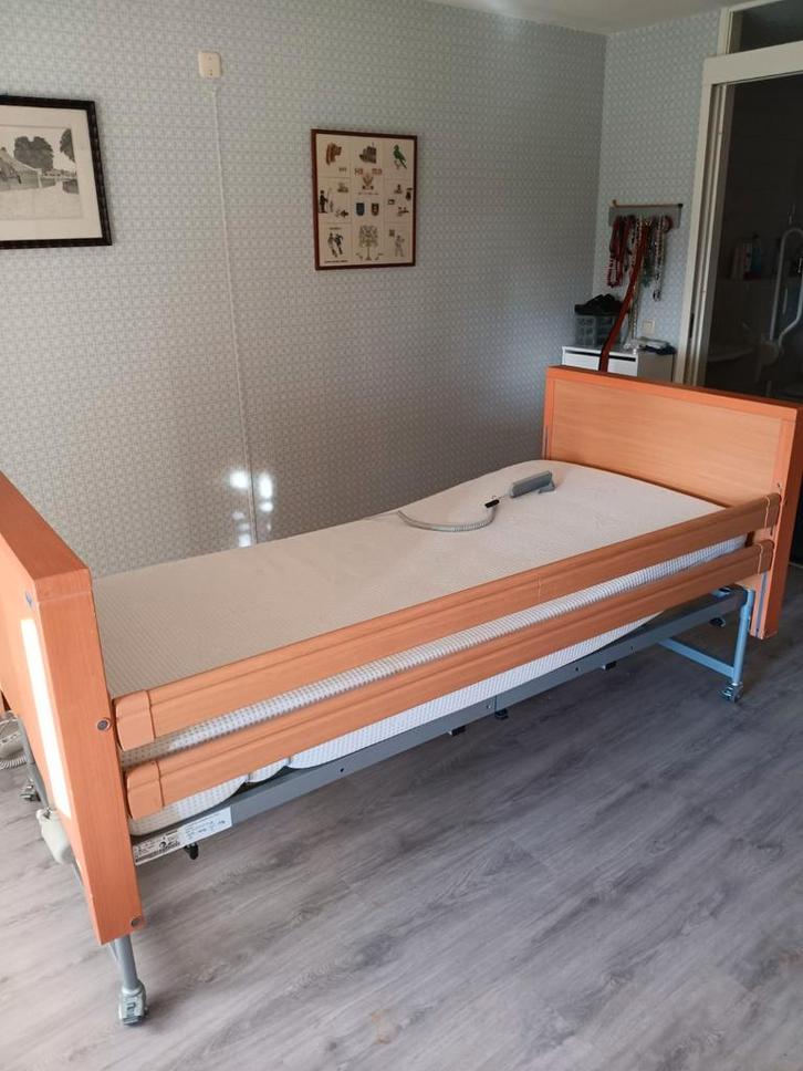Verstelbaar hoog-laag bed, Huis en Inrichting, Slaapkamer | Bedden, Gebruikt, Eenpersoons, 90 cm, 200 cm, Hout, Bruin, Verstelbaar