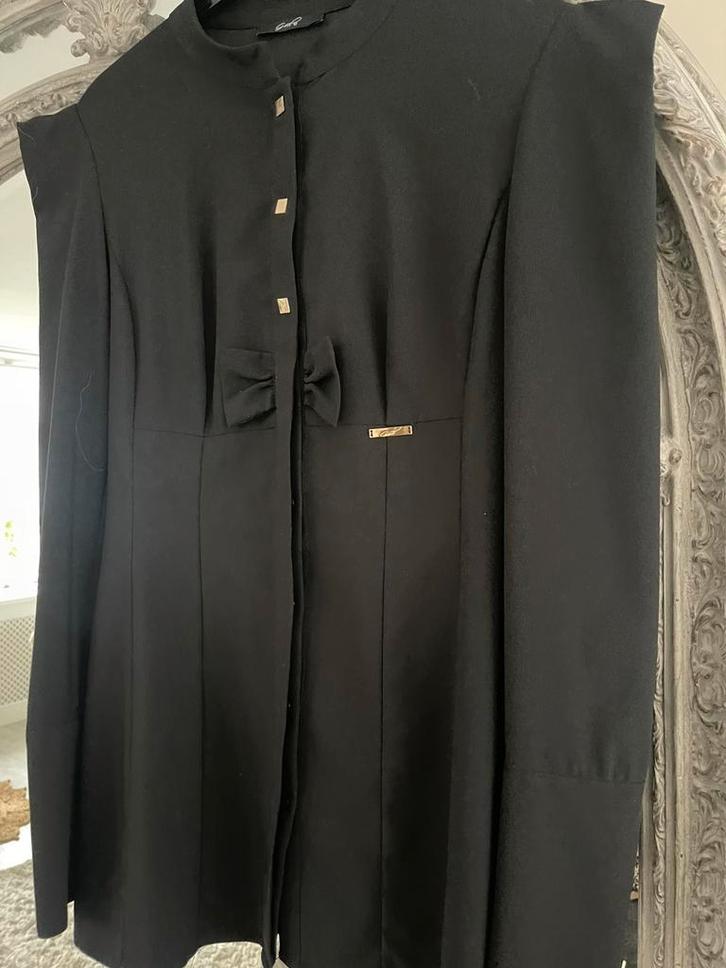 Aparte Grace Zwarte Blouse leuke details maat L/38, Kleding | Dames, Blouses en Tunieken, Zo goed als nieuw, Maat 38/40 (M), Zwart