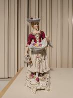 Porseleinen Beeldje Dame met Bloemen, Ophalen of Verzenden