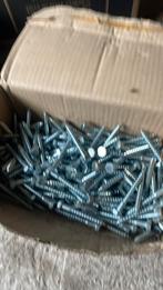Bouten van 7 cm lang. Doos vol., Doe-het-zelf en Verbouw, IJzerwaren en Bevestigingsmiddelen, 50 tot 100 mm, Ophalen of Verzenden