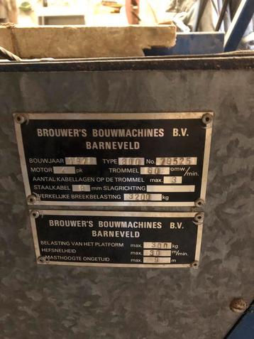 Gebruikte bouwlift beschikbaar voor biedingen