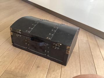 Schatkistje van hout 45x30 zwart  beschikbaar voor biedingen