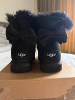 Uggs Bailey Bow Crystal maat 38, UGG, Zwart, Ophalen of Verzenden, Zo goed als nieuw