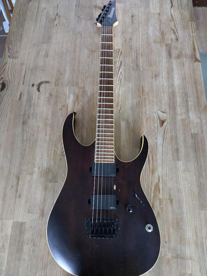 Ibanez Iron Label Walnut Flat, Muziek en Instrumenten, Snaarinstrumenten | Gitaren | Elektrisch, Gebruikt, Solid body, Ibanez