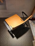 2 stapelbare houten stoelen, Gebruikt, Ophalen