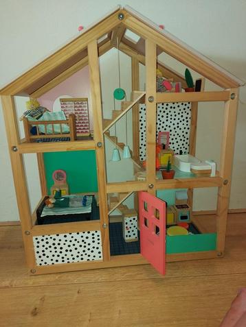 Z.g.a.n. houten HEMA poppenhuis incl. interieur en poppetjes beschikbaar voor biedingen