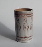 Olga Oderkerk keramist mooi klein vaasje  met vrl figuurtjes, Ophalen of Verzenden