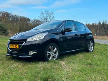 Zeer nette 5 deurs Peugeot 208 1.2 VTI 82PK 2013 APK blauw beschikbaar voor biedingen