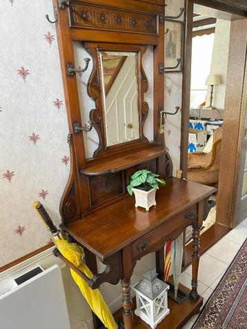 Antieke garderobe/vestibule kast beschikbaar voor biedingen