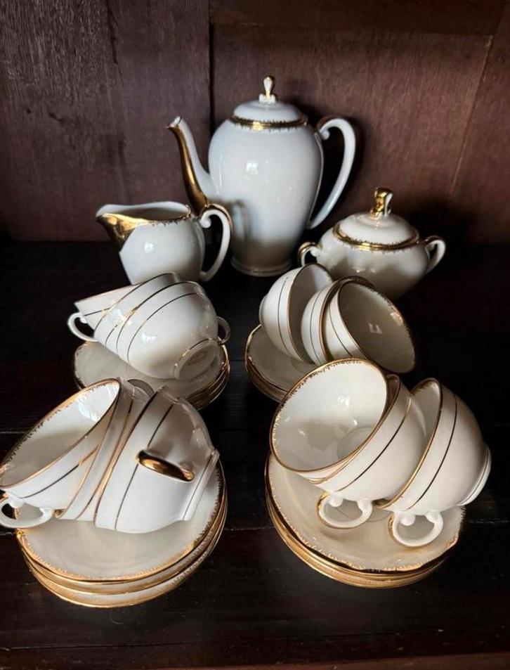 Mokka/Koffie Servies 12-persoons met Gouden Accenten, Antiek en Kunst, Antiek | Servies compleet, Ophalen of Verzenden