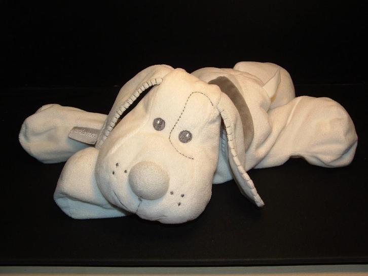 TIAMO HOND VELOURS WIT MET LICHTGRIJZE ACCENTEN ZOALS, Kinderen en Baby's, Speelgoed | Knuffels en Pluche, Nieuw, Hond, Verzenden