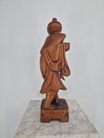 Houten beeld van een wijze man met vis, Ophalen of Verzenden