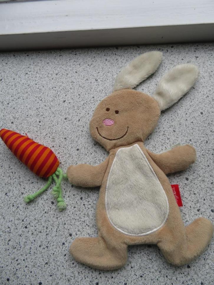 Knisperdoek konijn met worteltje rammelaar merk Sigikid, Kinderen en Baby's, Speelgoed | Knuffels en Pluche, Zo goed als nieuw