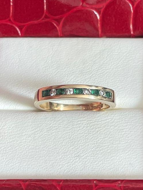 9 karaat geelgouden vintagering met smaragd en diamanten, Sieraden, Tassen en Uiterlijk, Ringen, Zo goed als nieuw, Dame, Kleiner dan 17