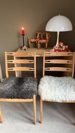 Twee vintage Scandinavische eetkamer stoelen, Huis en Inrichting, Stoelen, Gebruikt, Twee, Bruin, Hout