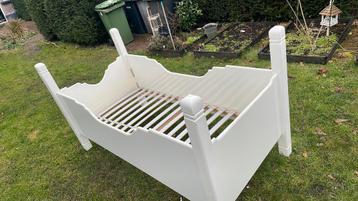 Bed: landelijke franse stijl beschikbaar voor biedingen