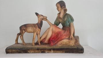 Beeld van meisje met hert 40cm hoog 30cm   beschikbaar voor biedingen