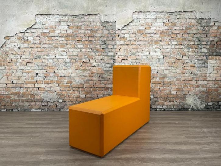 Feek Q-Bee L Bench oranje bij TheReSales, Huis en Inrichting, Banken | Bankstellen, Zo goed als nieuw, Rechte bank, Tweepersoons