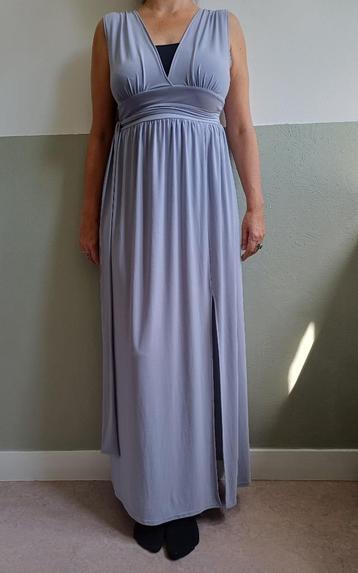 Elegante blauwgrijze godinnen jurk (maat 14) beschikbaar voor biedingen