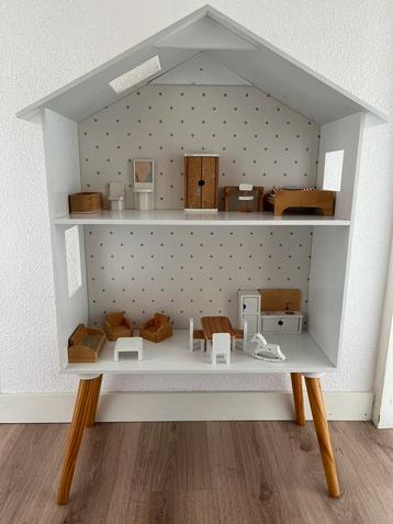Petit amelie poppenhuis met meubeltjes 