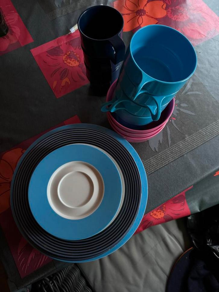 Kunststof Servies: Borden, Kommen & Kopjes, Huis en Inrichting, Keuken | Servies, Gebruikt, Overige typen, Effen, Overige materialen