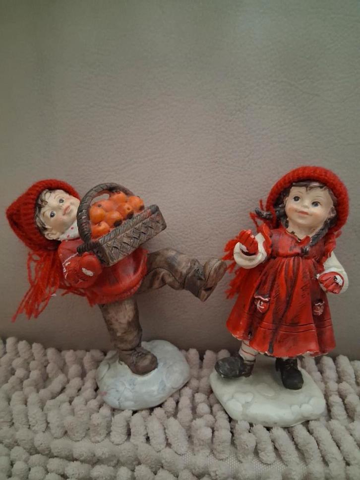 2 x kerstbeeldjes meisje & jongen kerst vintage, Diversen, Kerst, Ophalen
