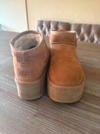 Originele Ugg boot mini met plateau zool mt 38, UGG, Bruin, Lage of Enkellaarzen, Ophalen of Verzenden