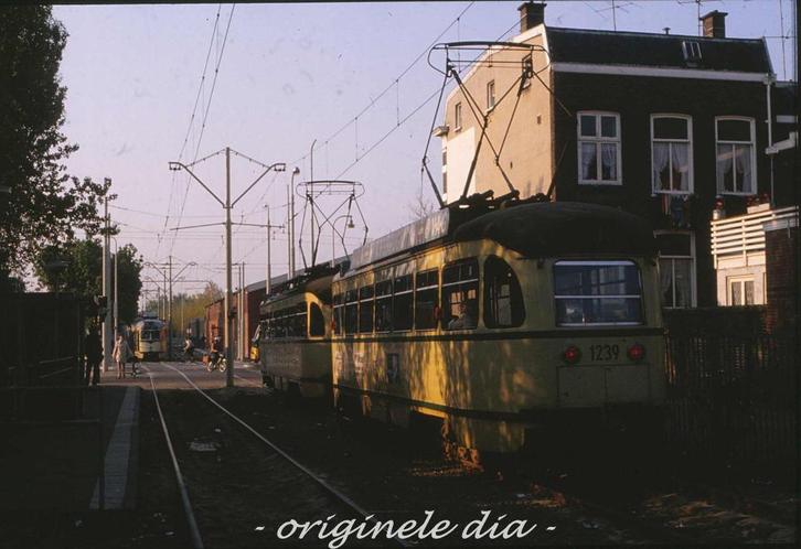 h1080: dia van HTM PCC 1239, kruising Loosduinseweg, '80s, Verzamelen, Spoorwegen en Tramwegen, Gebruikt, Tram, Overige typen