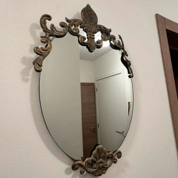 Ovale Spiegel met metalen Rand beschikbaar voor biedingen
