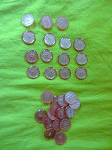 15 Roze knopen met iets streepje en parelmoer glans Ø 2 cm beschikbaar voor biedingen