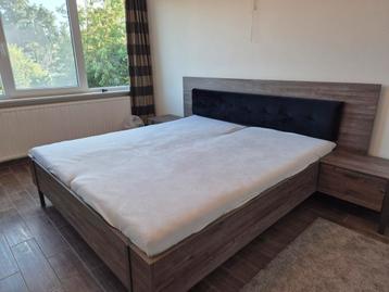 Tweepersoonsbed 180x200 cm - met verstelbare bodems beschikbaar voor biedingen