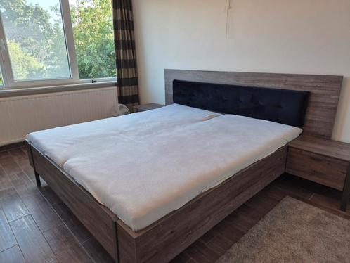 Tweepersoonsbed 180x200 cm - met verstelbare bodems, Huis en Inrichting, Slaapkamer | Complete slaapkamers, Zo goed als nieuw