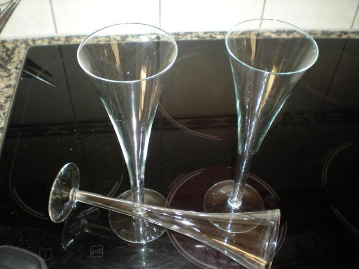 te koop 9 prachtige NIEUWE glazen champagne flutes, Huis en Inrichting, Keuken | Servies, Nieuw, Glas of Glazen, Overige stijlen