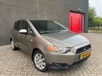 MITSUBISHI COLT 1.3 5-DR AUTOMAAT 2010 AIRCO / CRUISE!, Auto's, Mitsubishi, Zwart, Leder en Stof, Colt, Origineel Nederlands