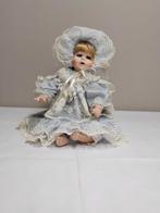 Porseleinen pop met muziek (hapert), Ophalen of Verzenden, Gebruikt, Overige typen