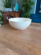 Wedgwood Edme saladeschaal, Huis en Inrichting, Keuken | Servies, Ophalen of Verzenden, Wedgwood, Aardewerk, Schaal of Schalen