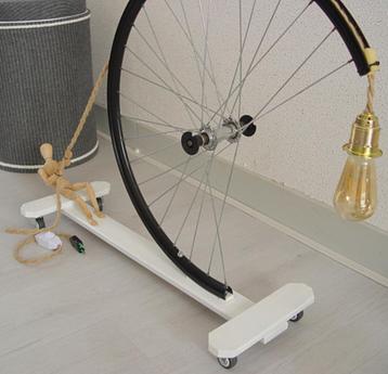 Fietswiel Vloer/Tafellamp en/of decoratie in huis/werkplaats beschikbaar voor biedingen