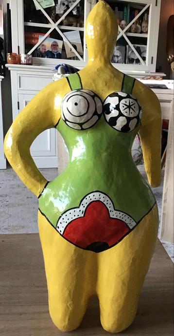 Niki de Saint Phalle - Papier-maché sculptuur beschikbaar voor biedingen