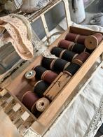 Houten kistje met oude klossen garen, Ophalen of Verzenden