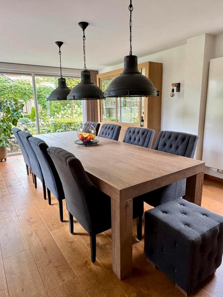 Rustiek eiken eettafel 10 pers. inclusief stoelen en lampen, Huis en Inrichting, Complete eetkamers, Gebruikt, 6 tot 8 stoelen