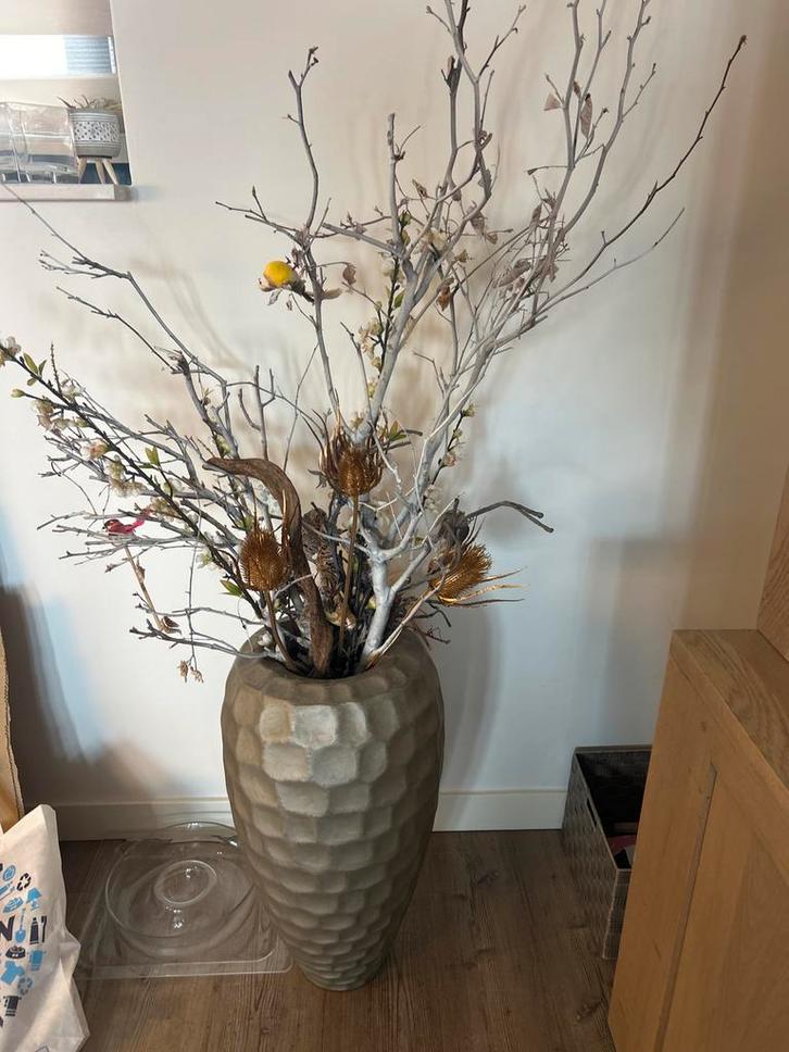Decoratieve vaas met takken, Huis en Inrichting, Woonaccessoires | Vazen, Zo goed als nieuw, Overige kleuren, 75 cm of meer, Overige materialen