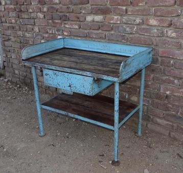 kleine werkbank werktafel met plateau en lade beschikbaar voor biedingen