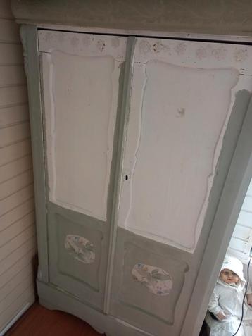 Antieke meidenkast 2lade/4 legplanken  beschikbaar voor biedingen