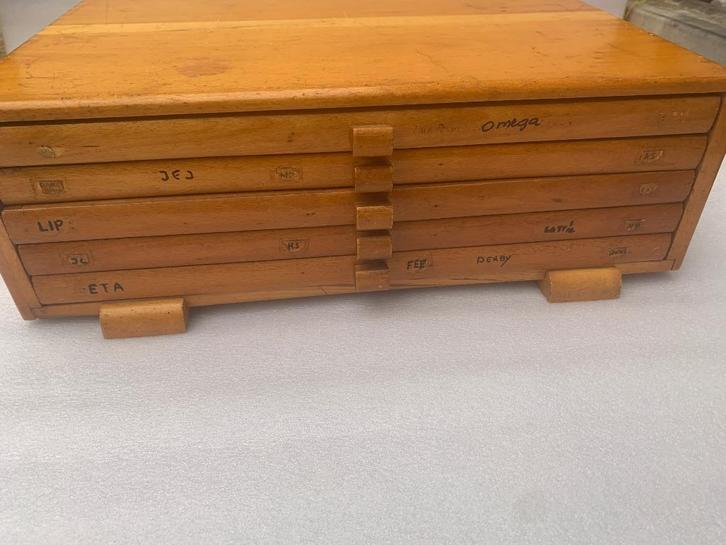 Ladekast met Assortiment Assen Voor o.a. Omega, Antiek en Kunst, Antiek | Gereedschap en Instrumenten, Ophalen