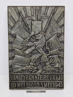 Nederlandse plaquette van tyrannie bevrijd 1940-1945., Antiek en Kunst, Antiek | Wandborden en Tegels, Ophalen of Verzenden