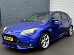 Ford Focus 2.0 EcoBoost ST-2 NWEAPK/250PK/RECARO/CRUISE/LMV/, Auto's, Ford, Zwart, 4 cilinders, Blauw, 14 km/l