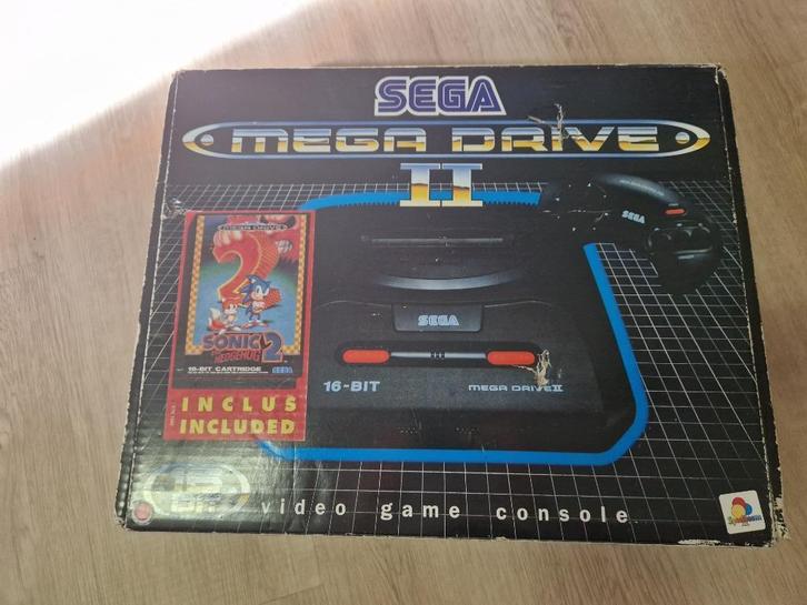 Sega Mega Drive II 16 bit inclusief 31 spellen, Spelcomputers en Games, Spelcomputers | Sega, Gebruikt, Mega Drive, Met 2 controllers