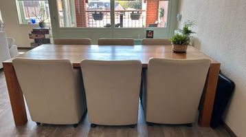 6 licht lederen eetkamerstoelen beschikbaar voor biedingen