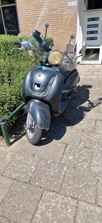 Fosti retro scooter niet moeders mooiste maar rijd wel goed, Fietsen en Brommers, Snorfietsen en Snorscooters, Ophalen, Gebruikt